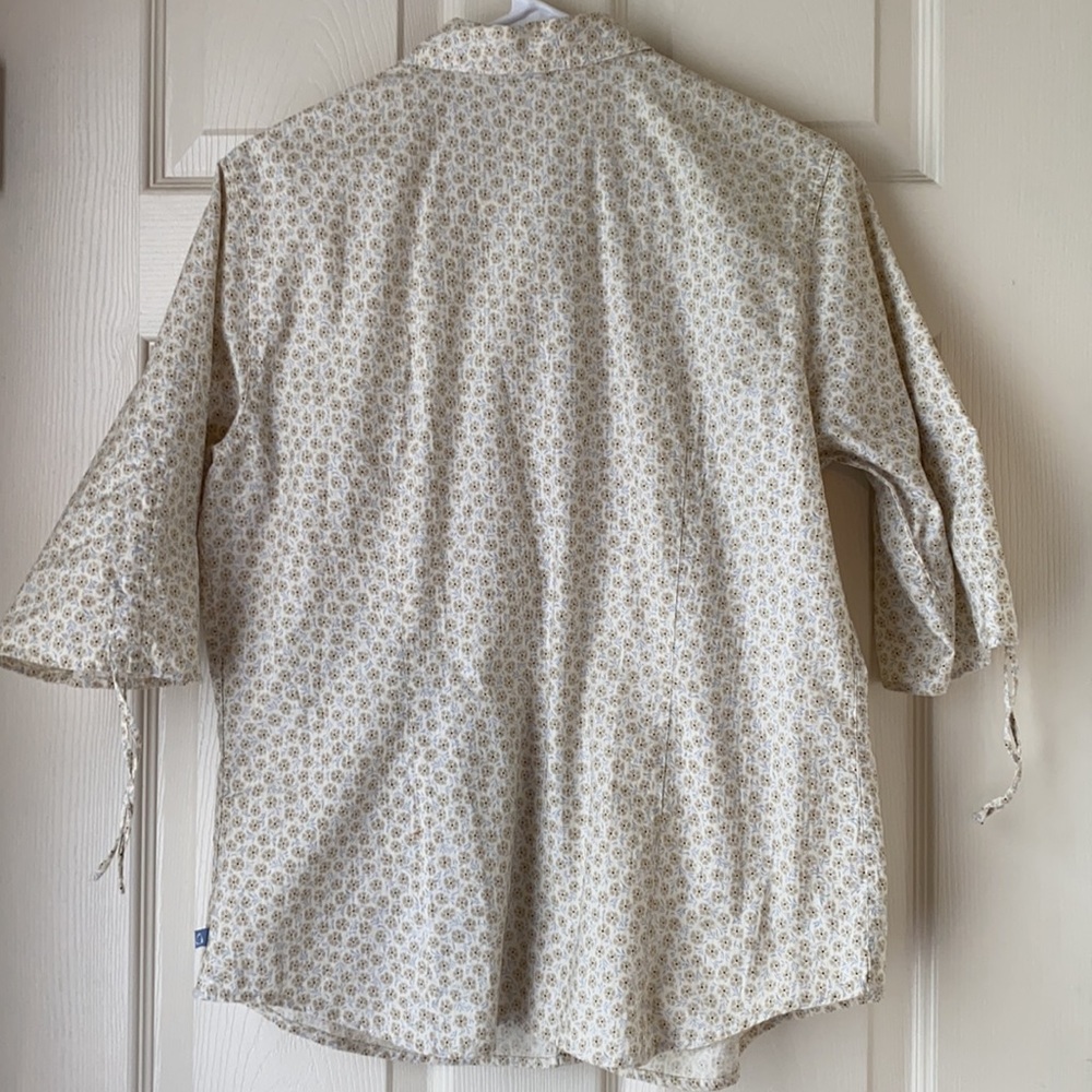 Liz Claiborne Cream/Tan/Blue Floral Button Down - Picture 2 of 6